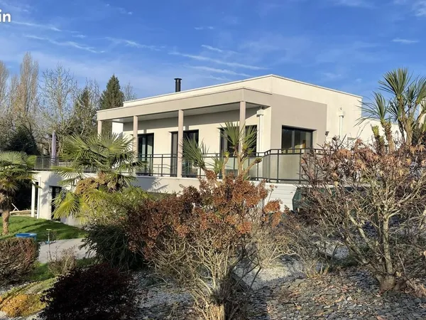 Propriété 10 pièces 242 m² 