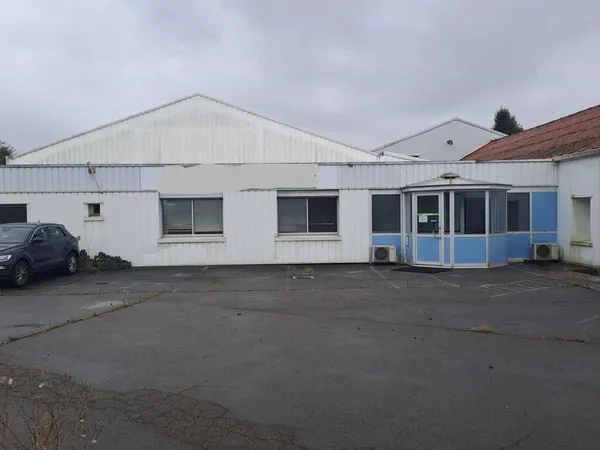 Local d'activité 2741 m² 