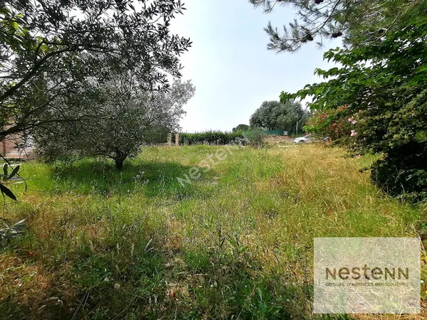 Saint Theodorit Terrain viabilisé de 611 m² situé hors lotissement 