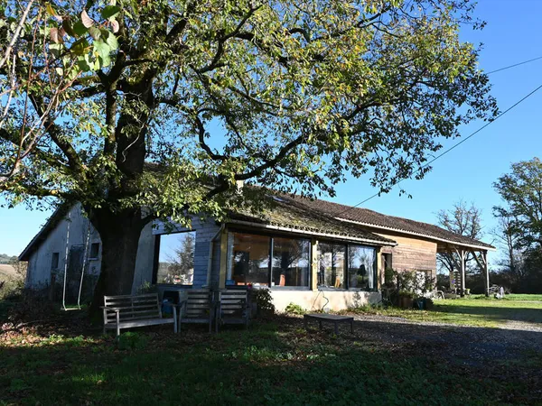 Maison de campagne au calme sur plus de 2,5 hectares 