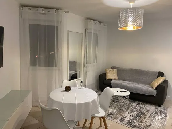 Studio 1 pièce 26 m² 