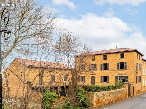 Maison 7 pièces 256 m² 