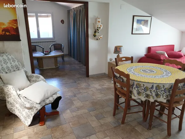 APPARTEMENT MEUBLE DANS GRANDE MAISON (personne seule) 