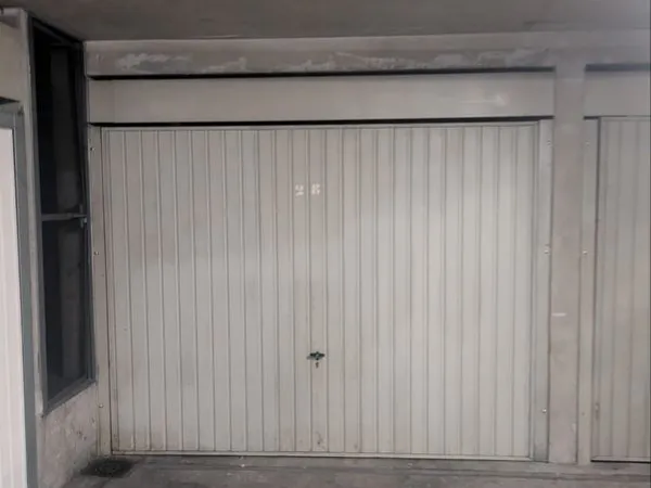 Loue box fermé parking ou stockage 