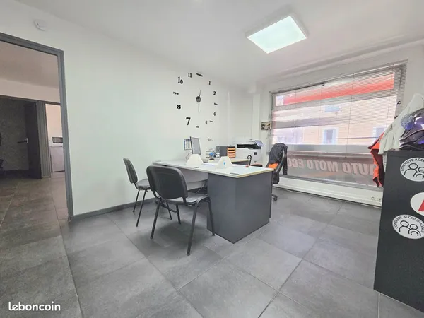 Entrepôt 52 m² SOLLIES PONT 
