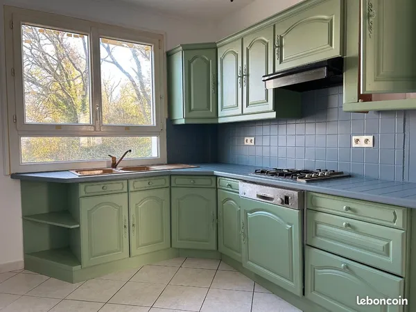 APPARTEMENT MEUBLÉ 74m² - T4 incluant 3 CHAMBRES - VANNES PALAIS DES ARTS 