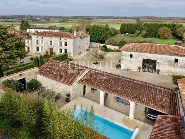 Superbe Logis Charentais du 18ème 