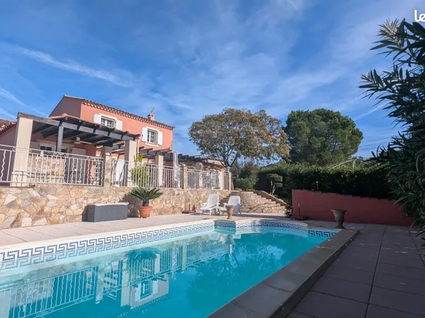 Villa 6 pièces 145 m² 