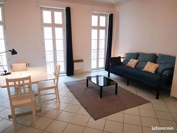 Studio 1 pièce 50 m² 