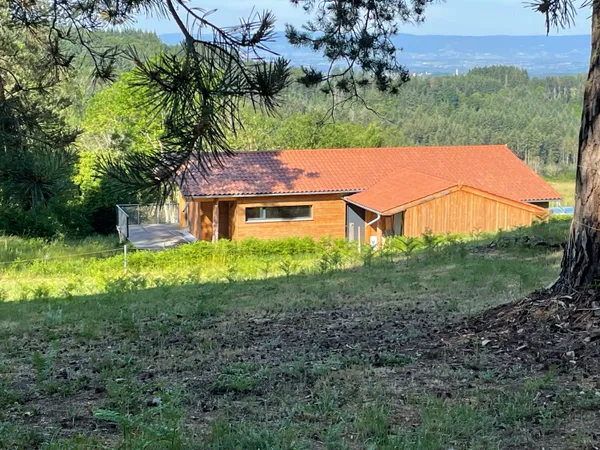 Vends maison en bois d'architecte neuve - 3 chambres 173m² - terrain 2150m² - Ecoche (42) 