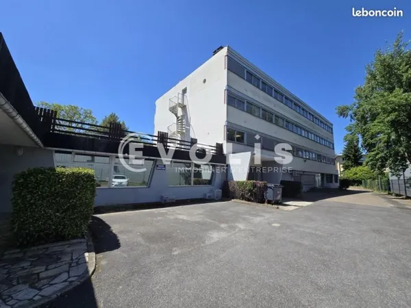 Bureau 864 m²