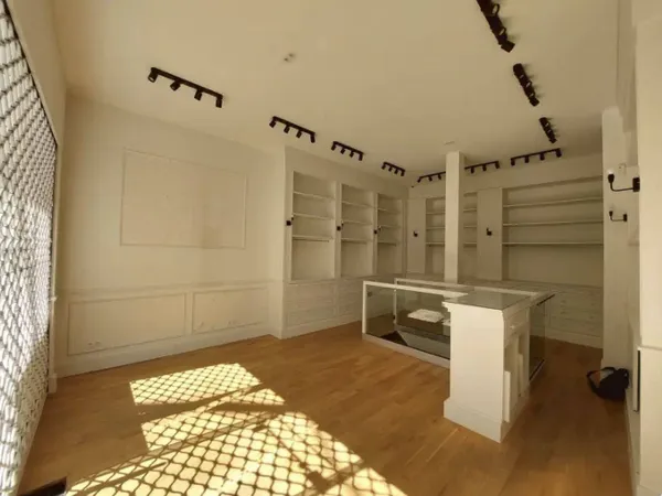 Boutique 2 pièces 60 m² 