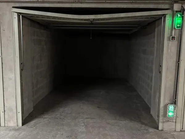 Parking - Garage Location Lyon 6e Arrondissement   100€