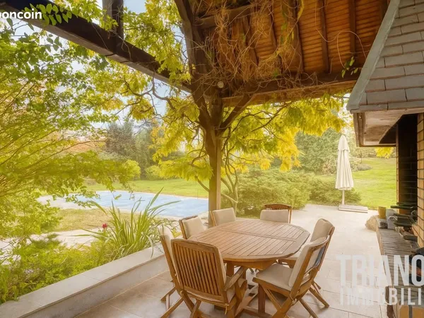 Maison 7 pièces 326 m² 