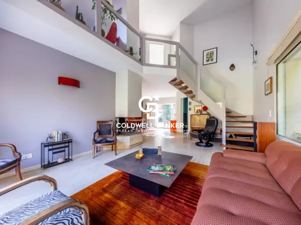 CARQUEFOU - MAISON 8 PIECES - PISCINE 