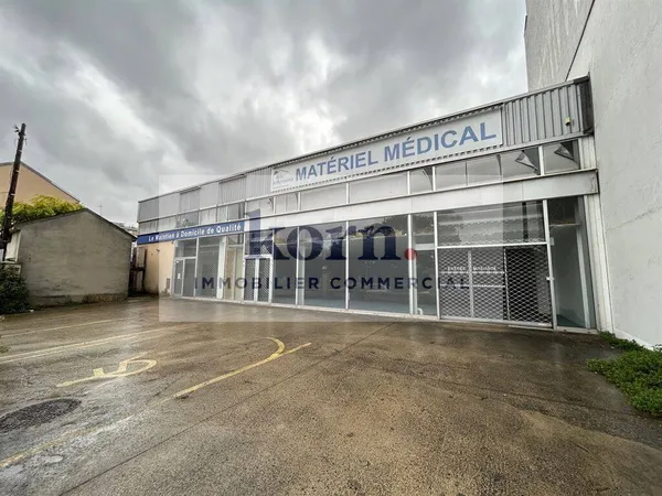 Local commercial 829 m² 