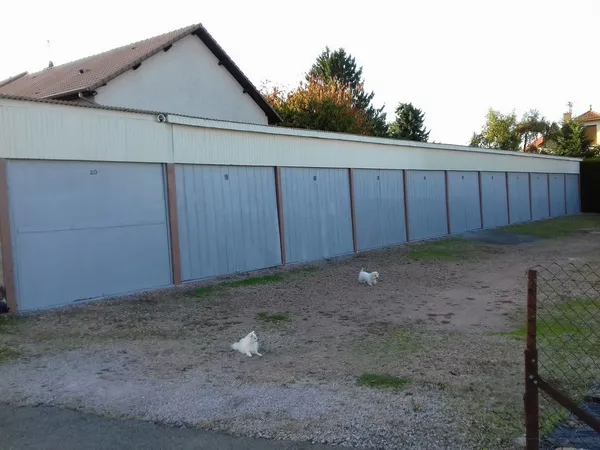 Parking - Garage Location Montceau-les-Mines  15m² 50€