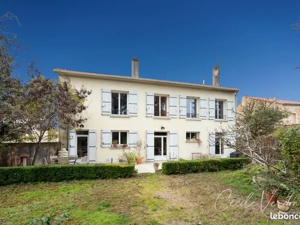 Maison de ville 11 pièces 250 m² 