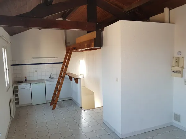 STUDIO MEZZANINE - ÉCUSSON 