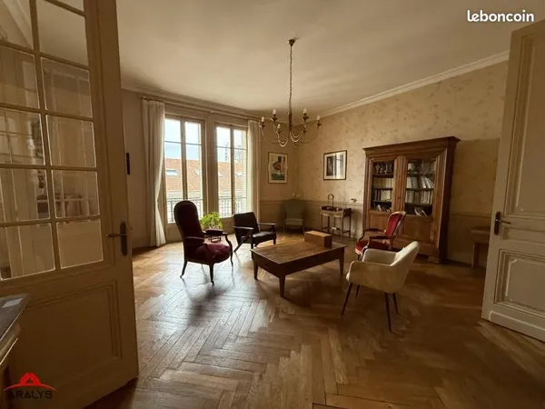 Appartement 6 pièces 235 m² 