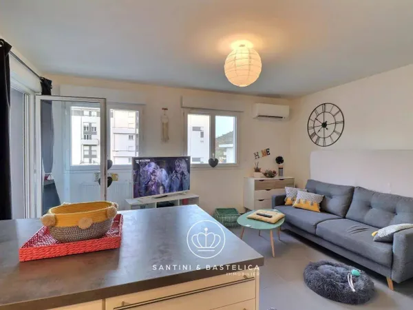 Studio 1 pièce 28 m² 