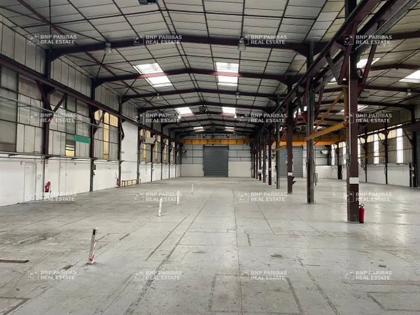 Local d'activité 2320 m² 