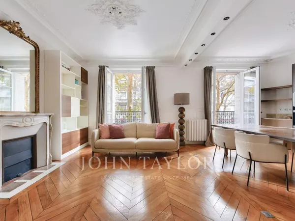 Paris 7 - Avenue Rapp bel appartement ancien 