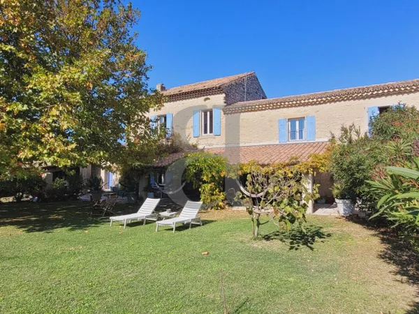 Mas provençal 7 pièces 277 m² 