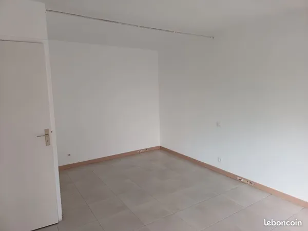 (Maison studio) avec garage fermé 