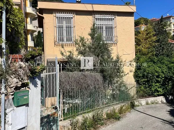VILLEFRANCHE -DARSE-MAISON A RENOVER 