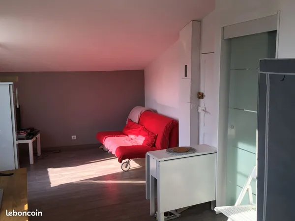 Studio meublé 22m² + mezzanine + terrasse m2 + parking 