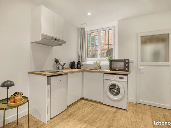 Studio 1 pièce 25 m² 