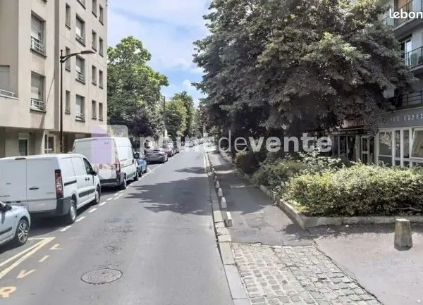 Local commercial 148 m²