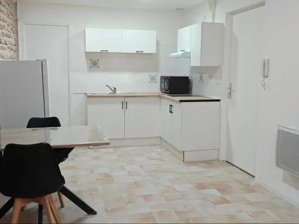 Appartement studio meublé au RDC 