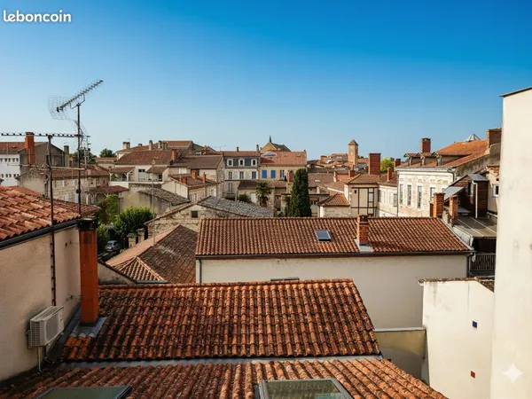 Rare : T2 de Charme sous les Toits - 70 m² - Hyper Centre Agen 