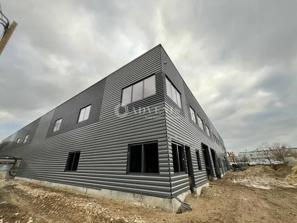 Local d'activité 1018 m² 