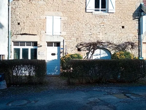Charmante maison ancienne située sur la commune de Gevingey 