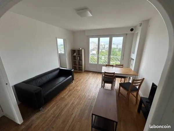 Appartement 65 m2 metro Clémenceau 