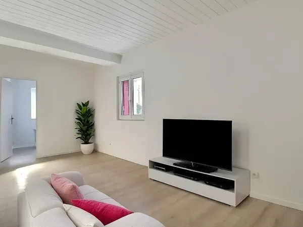APPARTEMENT 2 PIÈCES RÉNOVÉ - CARRIÈRES-SOUS-POISSY 