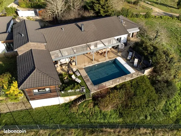 Maison 8 pièces 243 m² 