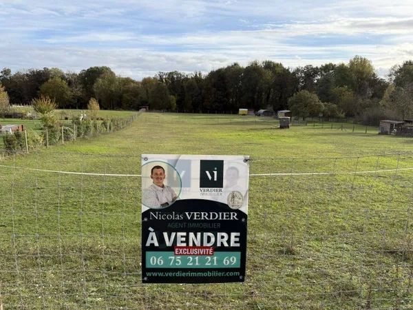 Terrain constructible 2200 m² 