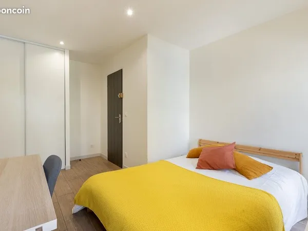 Chambre 8 pièces 160 m² 