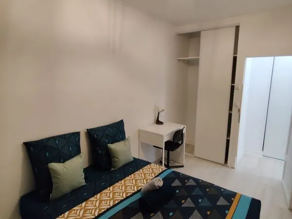 1chambre de 12 m2 à 410 euros 