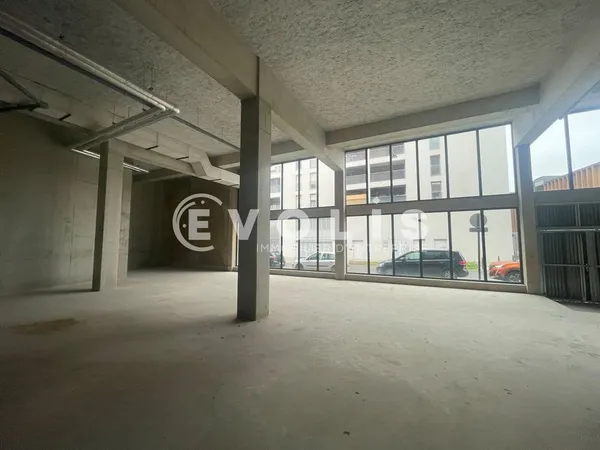 Locaux d'activité - A VENDRE - 2 287 m² divisibles à partir de 210 m² 