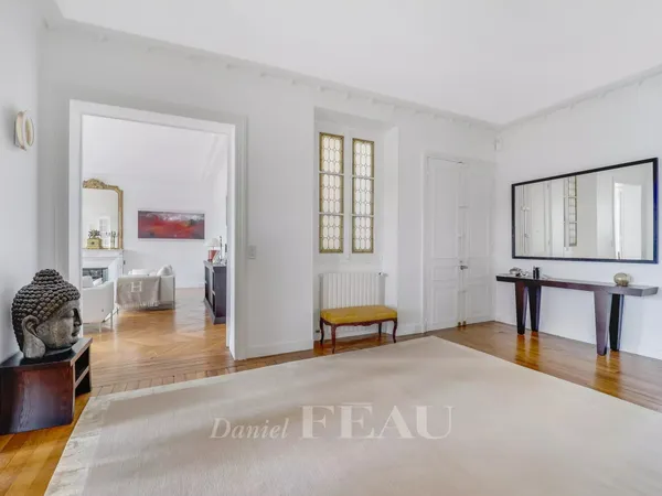 VERSAILLES / LE CHESNAY - Appartement de réception avec ascenseur 
