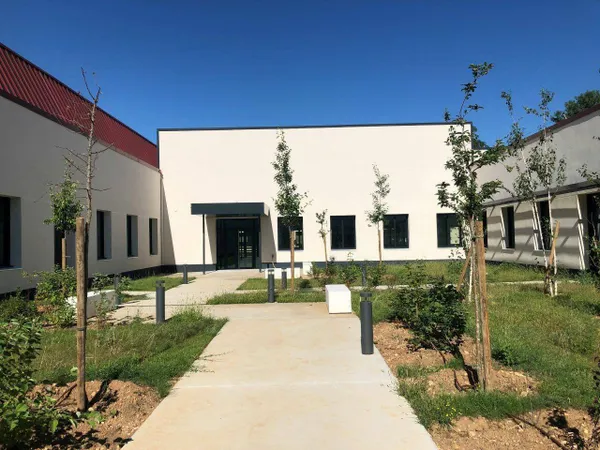 Local d'activité 1700 m² 