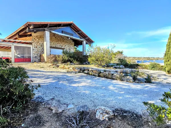 Propriété 5 pièces 230 m² 