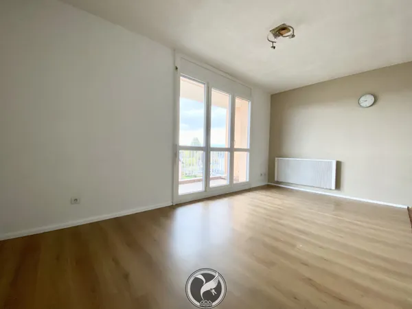 Appartement 2 pièces de 43 m2 avec parking, cave, garage et 