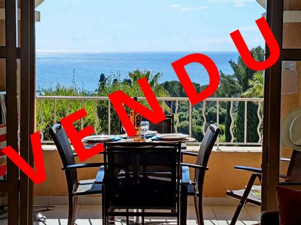 VENDU AGAY CAP ESTEREL 2 PIECES VUE MER ET PISCINES 