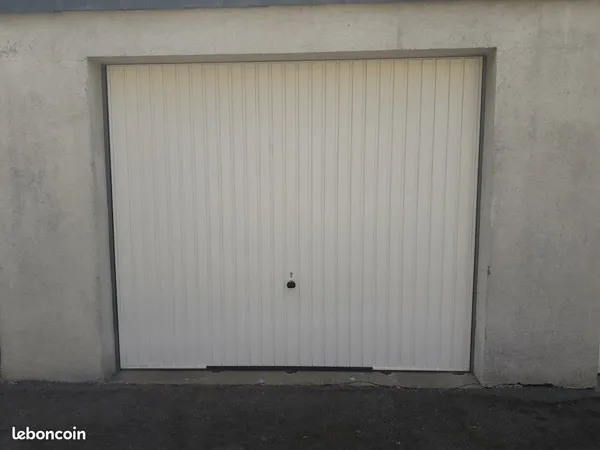 Garage fermé individuel 15 m2 